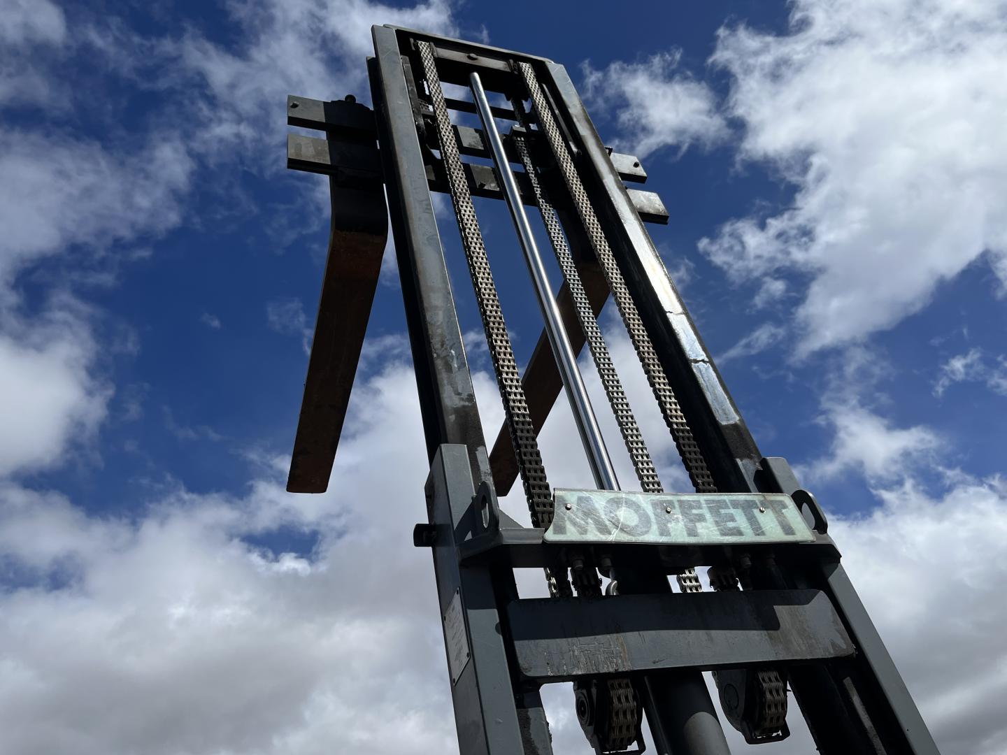 ./imagenes/INVOICE/2019/17403/MONTACARGAS MOFFETT M55 (7).JPG